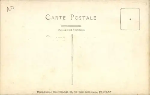 Foto Ak Geistlicher, Priester, Gewand, Kirche