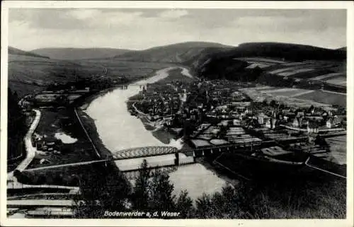 Ak Bodenwerder in Niedersachsen, Panorama, Weser mit Brücke