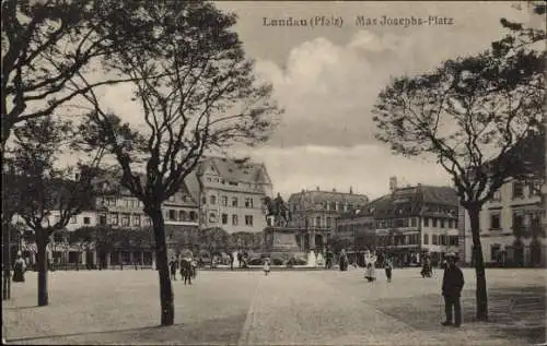 Ak Landau in der Pfalz, Max Josef Platz mit Blick zur Reiterstatue, Springbrunnen