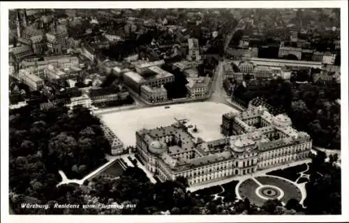 Ak Würzburg am Main Unterfranken, Fliegeraufnahme der Residenz