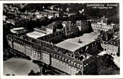 Ak Ludwigsburg in Württemberg, Fliegeraufnahme, Schloss