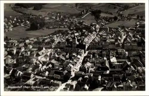 Ak Deggendorf im Bayerischen Wald Niederbayern, Fliegeraufnahme der Stadt