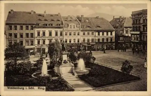 Ak Wałbrzych Waldenburg Schlesien, Ring, Denkmal, Brunnen, Likörfabrik, Geschäft Wollwaren