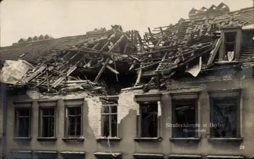 Foto Ak Berlin Friedrichshain, Blumenstraße, Straßenkämpfe, Zerstörungen