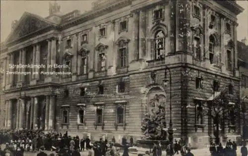 Ak Berlin Mitte, Straßenkämpfe, Zerstörungen am Marstallgebäude