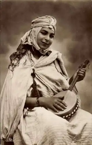 Ak Maghreb, arabische Frau mit Musikinstrument