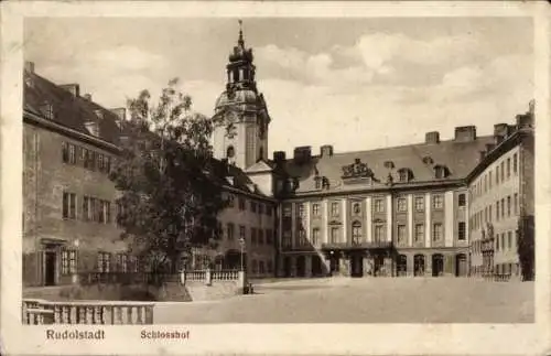 Ak Rudolstadt in Thüringen, Schlosshof