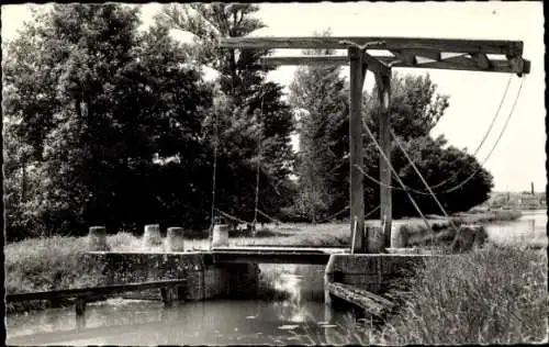 Ak Le Noyer Cher, Le Pont-Levis