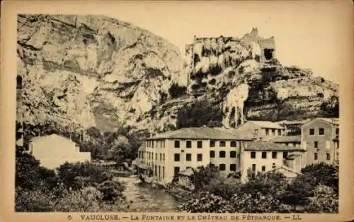 Ak Fontaine de Vaucluse, La Fontaine et le Chateau de Petrarque