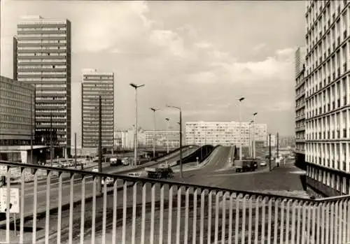 Ak Halle an der Saale, Thälmannplatz mit Hochstraße