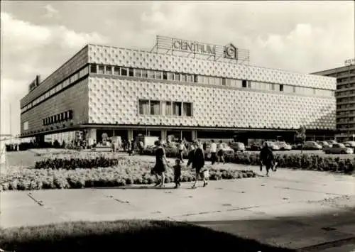 Ak Hoyerswerda Neustadt, Centrum Warenhaus, Parkplatz