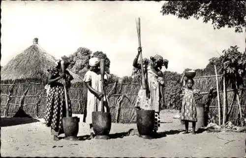 Ak Africa, Millet Pilers in the Village