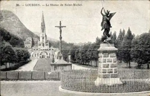 Ak Lourdes Hautes Pyrénées, Statue de Saint Michel