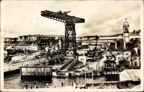 Ak Brest Finistère, Panorama, l'Arsenal, Le Croisseur Algerie