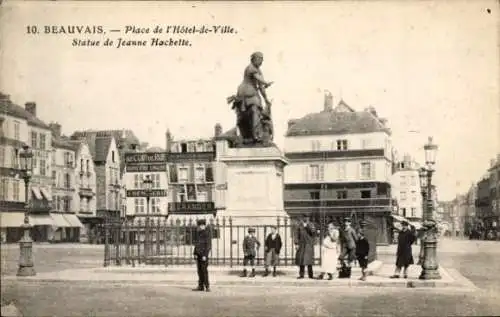 Ak Beauvais Oise, Rathausplatz, Statue Jeanne Hachette