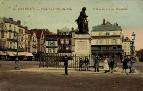 Ak Beauvais Oise, Rathausplatz, Statue Jeanne Hachette