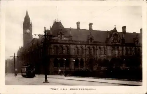 Ak Middlesbrough North East England, Town Hall, Straßenbahn