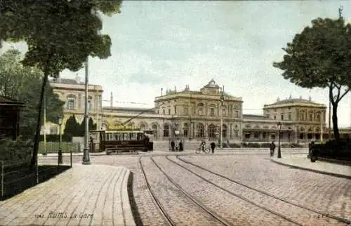 Ak Reims Marne, Bahnhof Frontal mit Straßenbahn