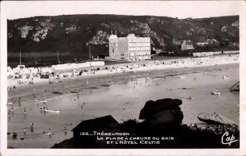 Ak Trébeurden Cotes d'Armor, Blick auf den Strand und das Hotel Celtic