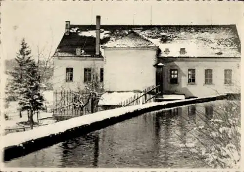 Foto Ak Gebäude, Schnee, Gewässer