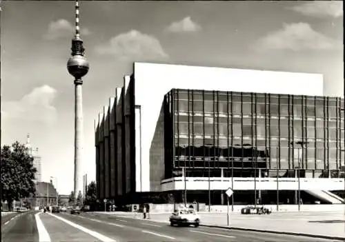 Ak Berlin Mitte, Palast der Republik, Blick zum Fernsehturm