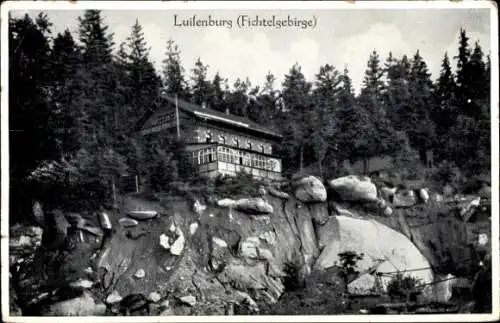 Ak Luisenburg Wunsiedel, Partie im Fichtelgebirge, Blick auf ein Haus, Felsen