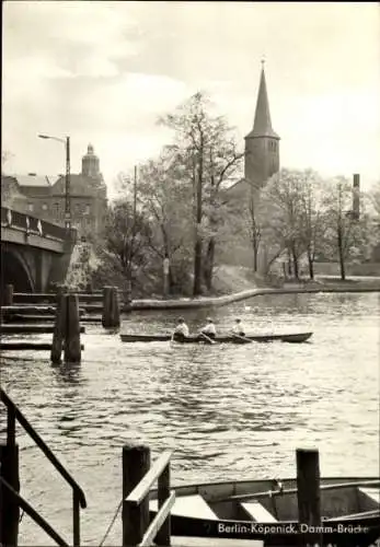 Ak Berlin Köpenick, Damm-Brücke, Kirchturm, Boote