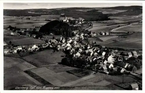 Ak Wernberg Köblitz, Gesamtansicht des Ortes, Fliegeraufnahme, Felder