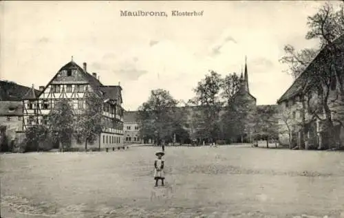 Ak Maulbronn im Schwarzwald, Klosterhof, Kind