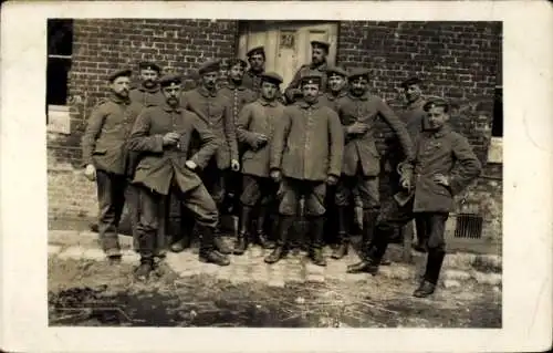 Foto Ak Deutsche Soldaten in Uniformen, I WK