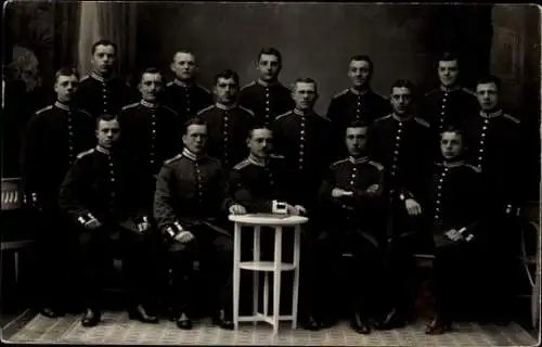 Foto Ak Deutsche Soldaten in Uniformen