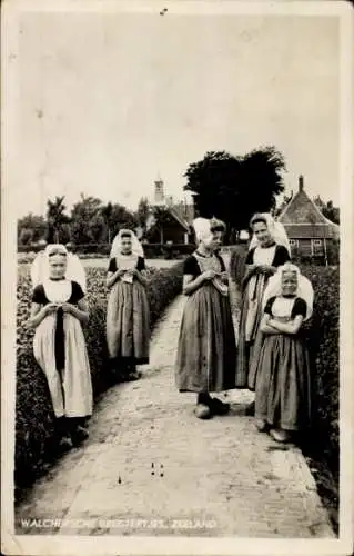 Ak Walcheren Zeeland, Mädchen in niederländischer Volkstracht