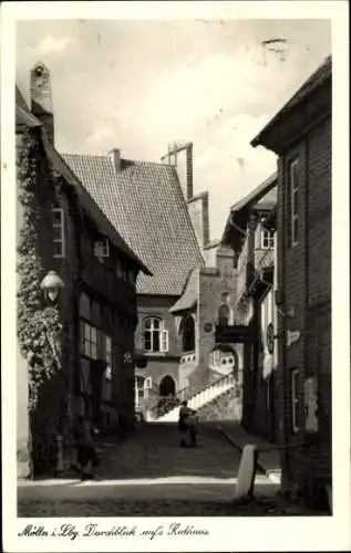 Ak Mölln in Lauenburg, Durchblick aufs Rathaus