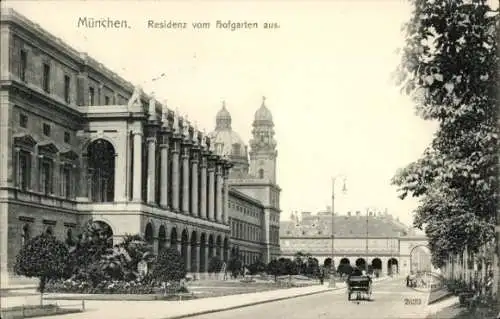 Ak München, Blick vom Hofgarten, Residenz