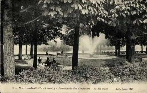 Ak Mantes la Jolie Yvelines, Promenade des Cordeliers, le Jet d'eau