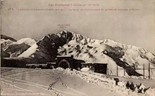 Ak Superbagnères Luchon Haute Garonne, La Gare du Fonioclaire et le Cecine penant l'Hives