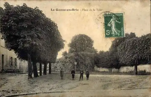 Ak La Queue en Brie Val de Marne, Place de la Tour