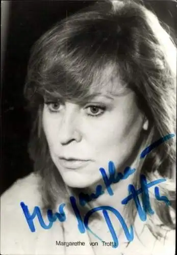 Ak Schauspielerin Margarethe von Trotta, Portrait, Autogramm