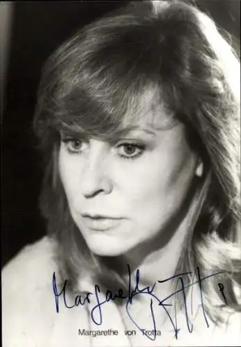 Ak Schauspielerin Margarethe von Trotta, Portrait, Autogramm