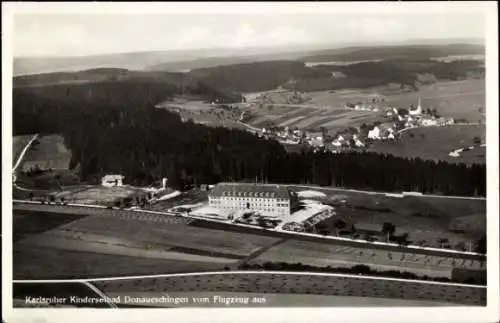 Ak Donaueschingen im Schwarzwald, Fliegeraufnahme, Karlsruher Kindersolbad