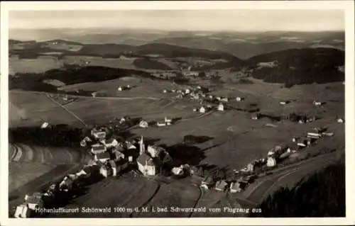 Ak Schönwald im Schwarzwald, Fliegeraufnahme vom Ort mit Umgebung, Kirche