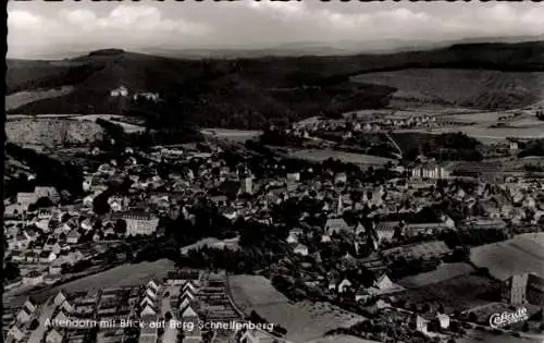 Ak Attendorn im Sauerland, Panorama mit Blick auf Burg Schnellenberg, Fliegeraufnahme