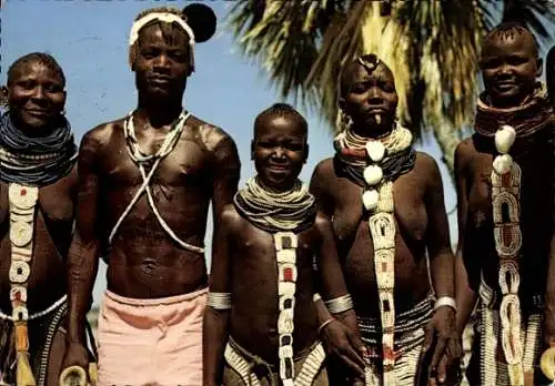 Ak Afrika, Suk displaying their beaded jewellery