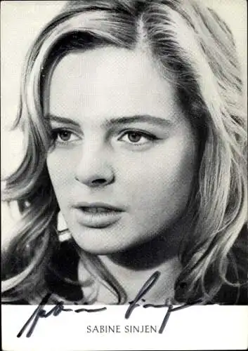 Ak Schauspielerin Sabine Sinjen, Autogramm