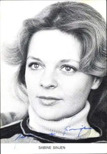 Ak Schauspielerin Sabine Sinjen, Portrait, Autogramm