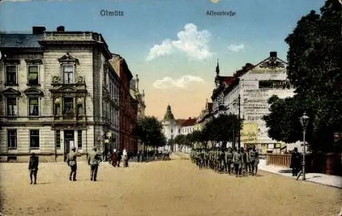 Ak Olomouc Olmütz Stadt, Alleestraße, Soldaten