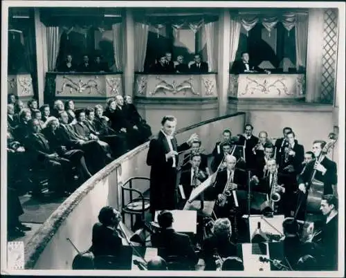 Foto Schauspieler, Filmszene, Real Film, Oper, Dirigent, Orchester