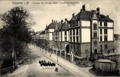 Ak Schwerin in Mecklenburg, Kaserne des Großh. Meckl. Grenadier Regiments