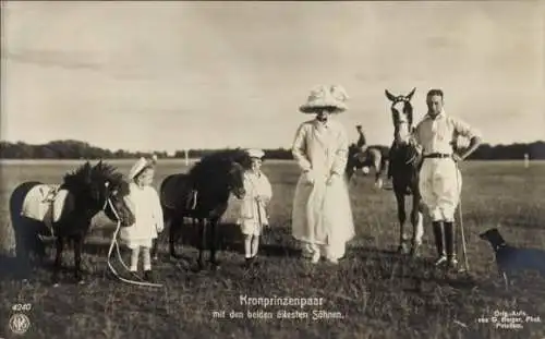 Ak Kronprinz Wilhelm von Preußen und Kronprinzessin Cecilie, mit ihren Kindern Wilhelm und Louis