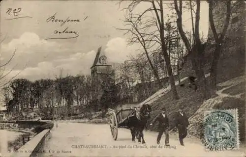 Ak Châteaubriant Loire Atlantique, Am Fuße des Schlosses, Côte de l’Etang